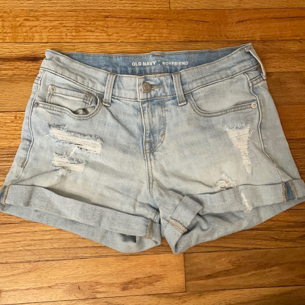 Light wash ripped jean shorts